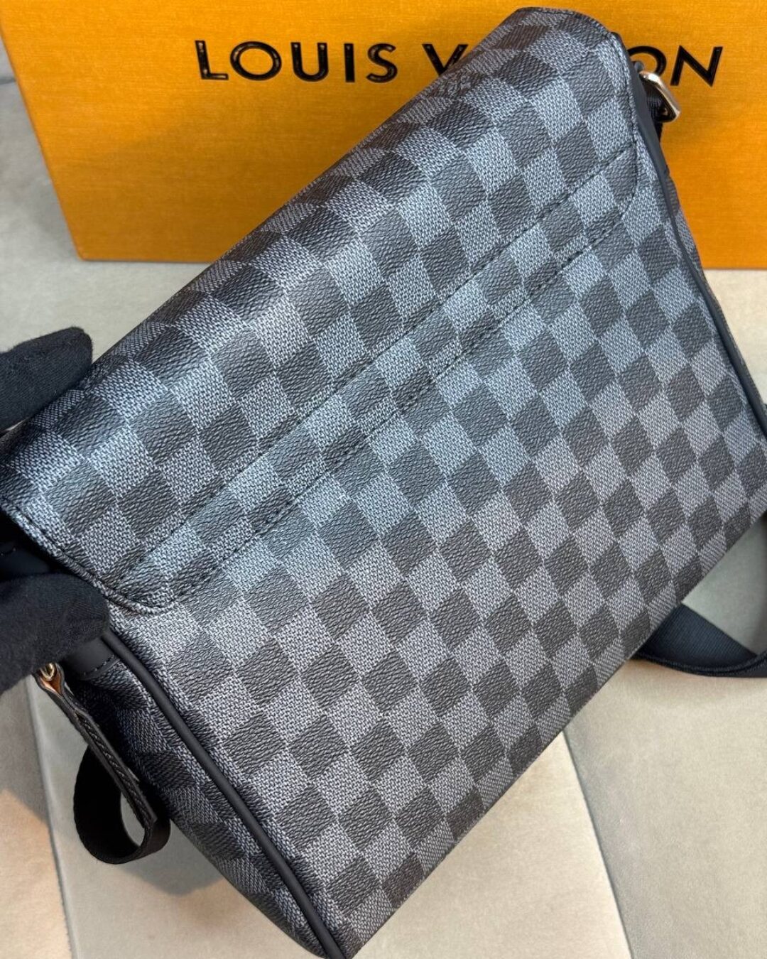 Сумка Louis Vuitton District PM (Премиум)