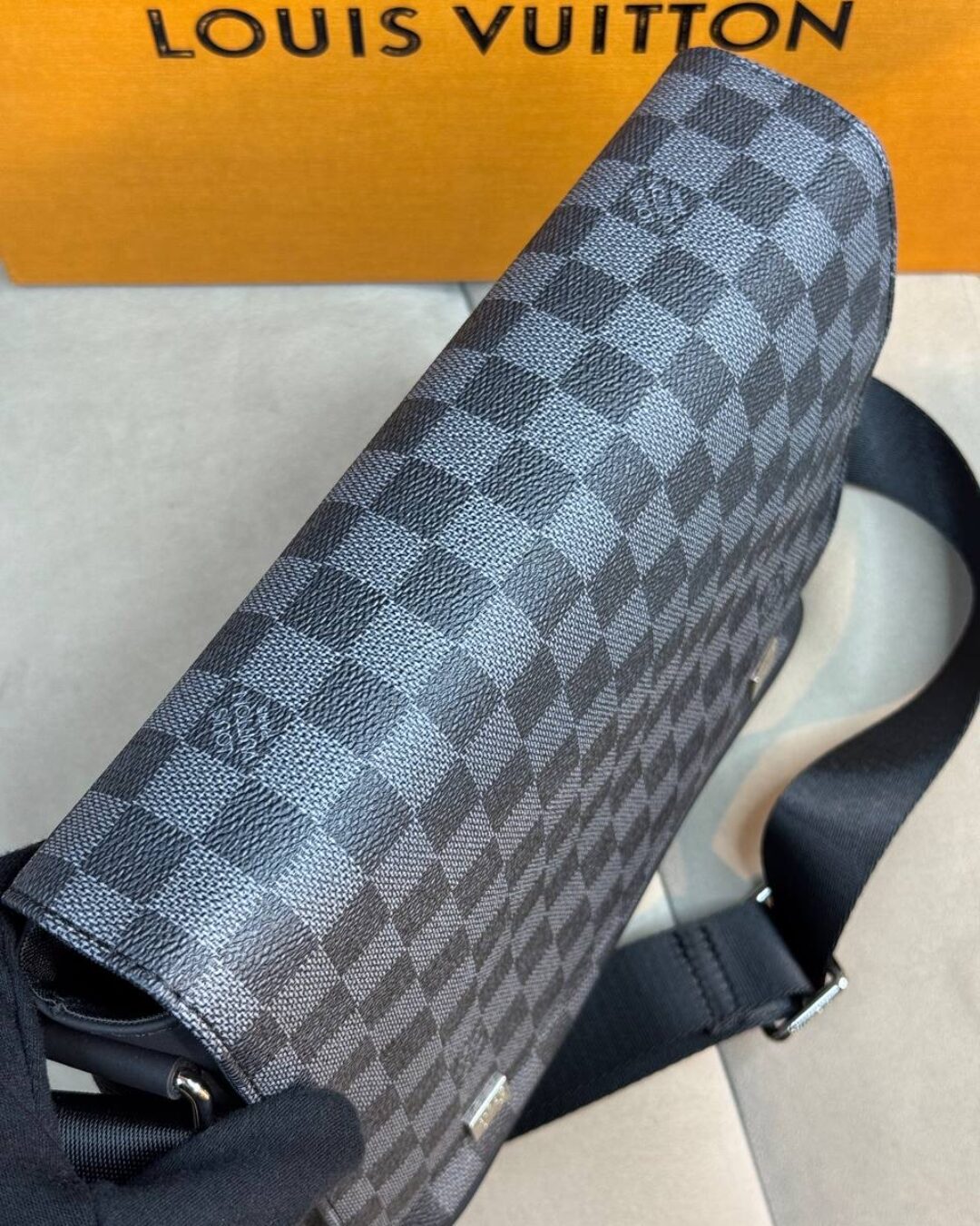 Сумка Louis Vuitton District PM (Премиум)