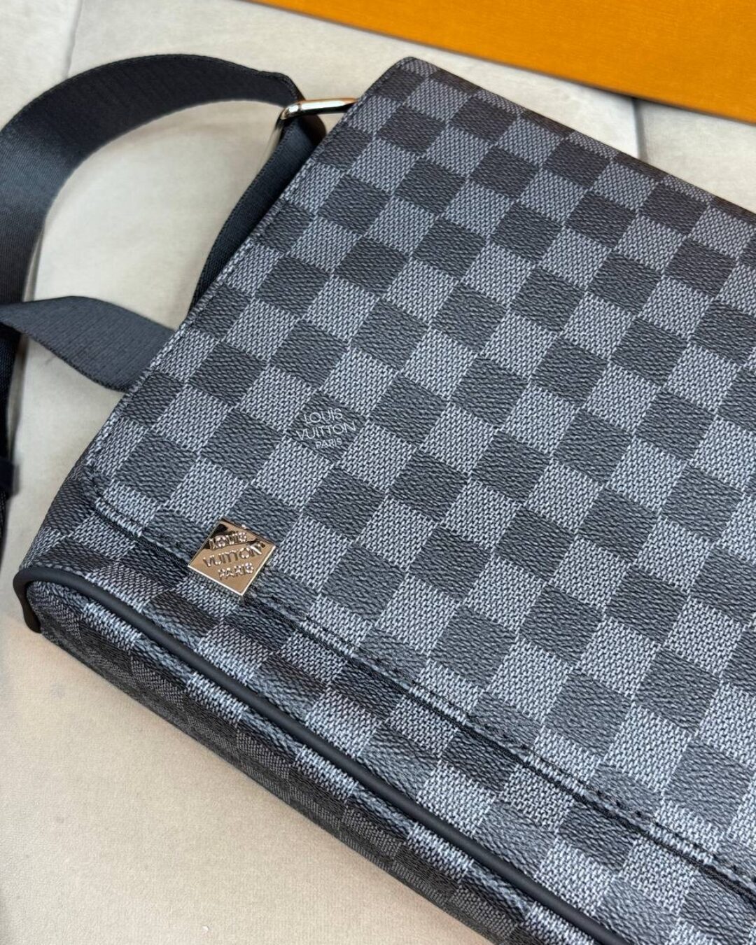 Сумка Louis Vuitton District PM (Премиум)