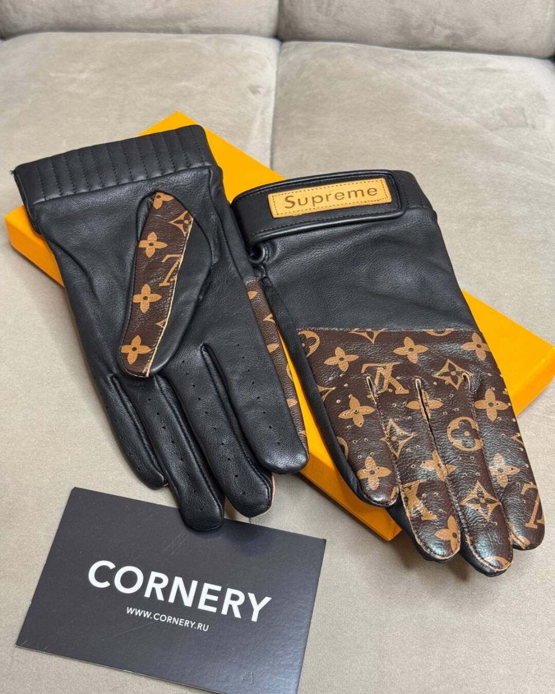 Перчатки Louis Vuitton x Supreme