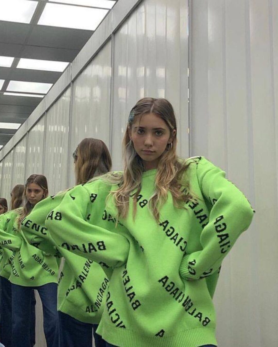 Свитер Balenciaga — фото 4