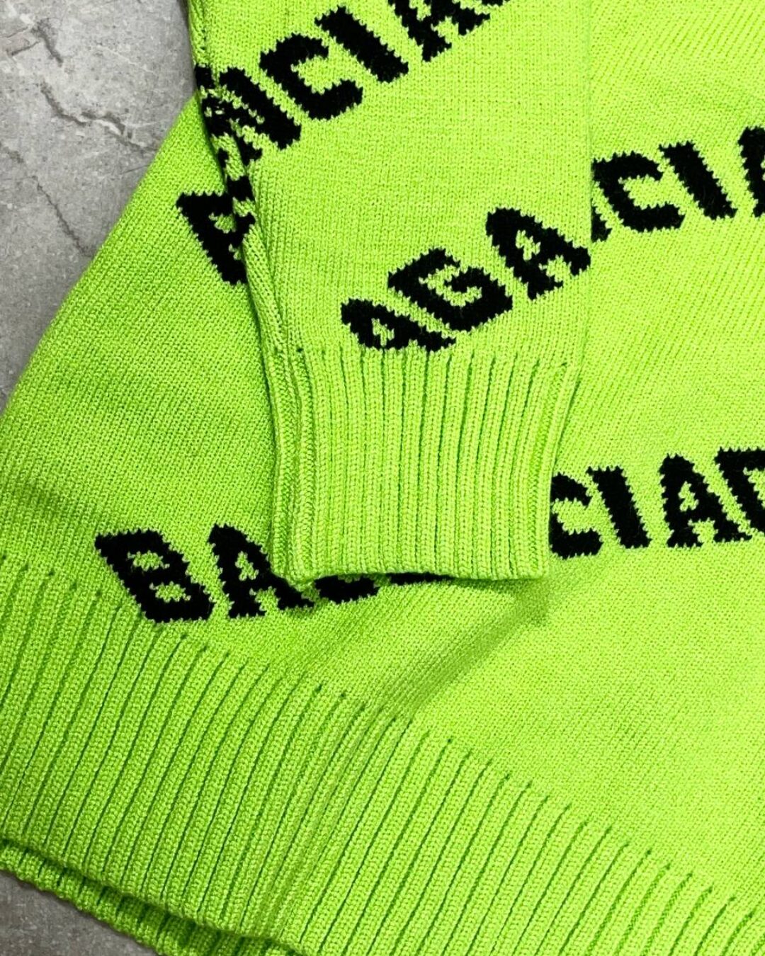 Свитер Balenciaga — фото 8