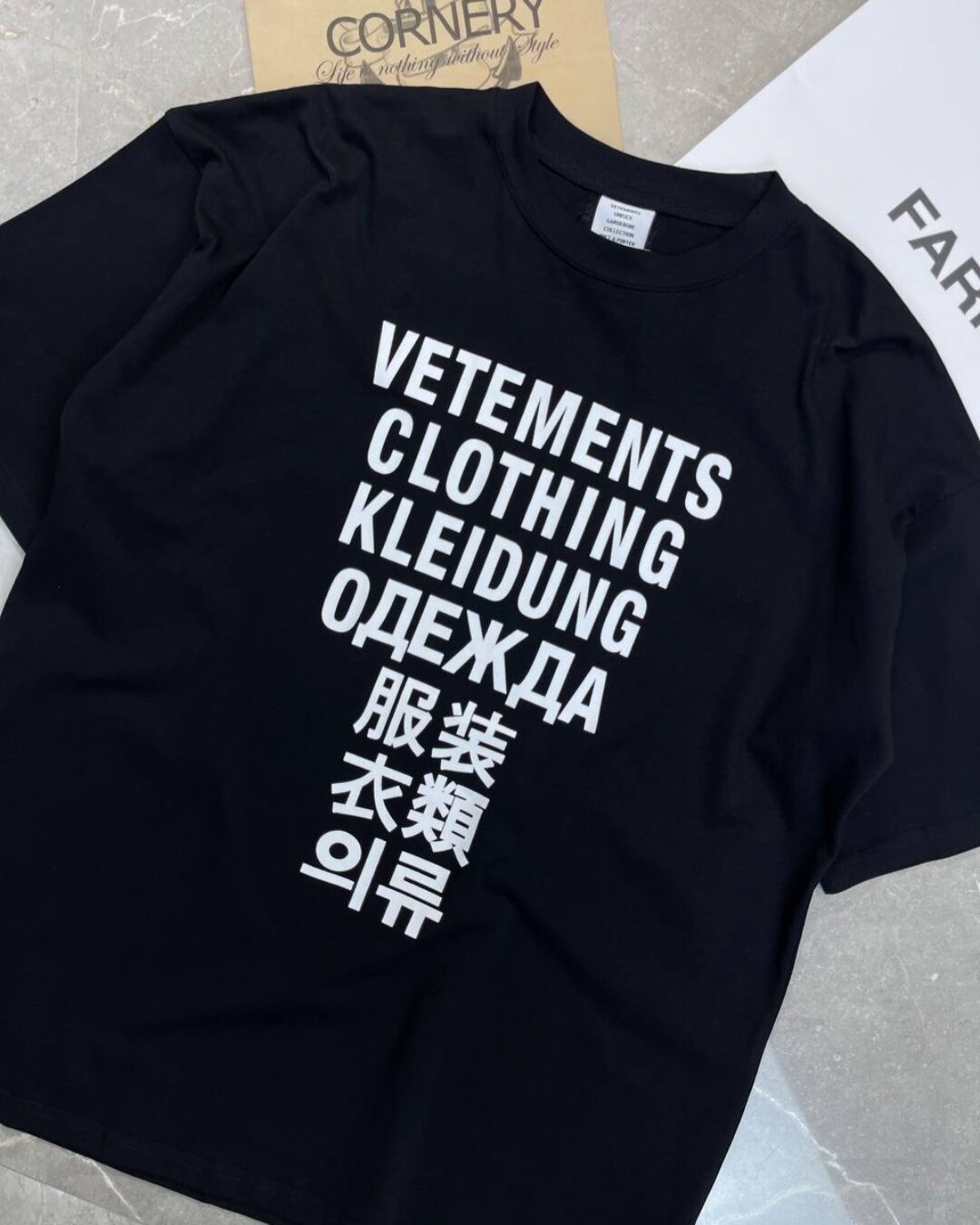 Футболка Vetements Clothing