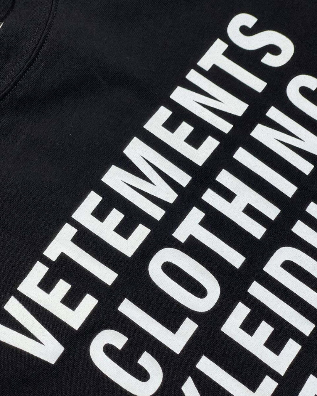 Футболка Vetements Clothing