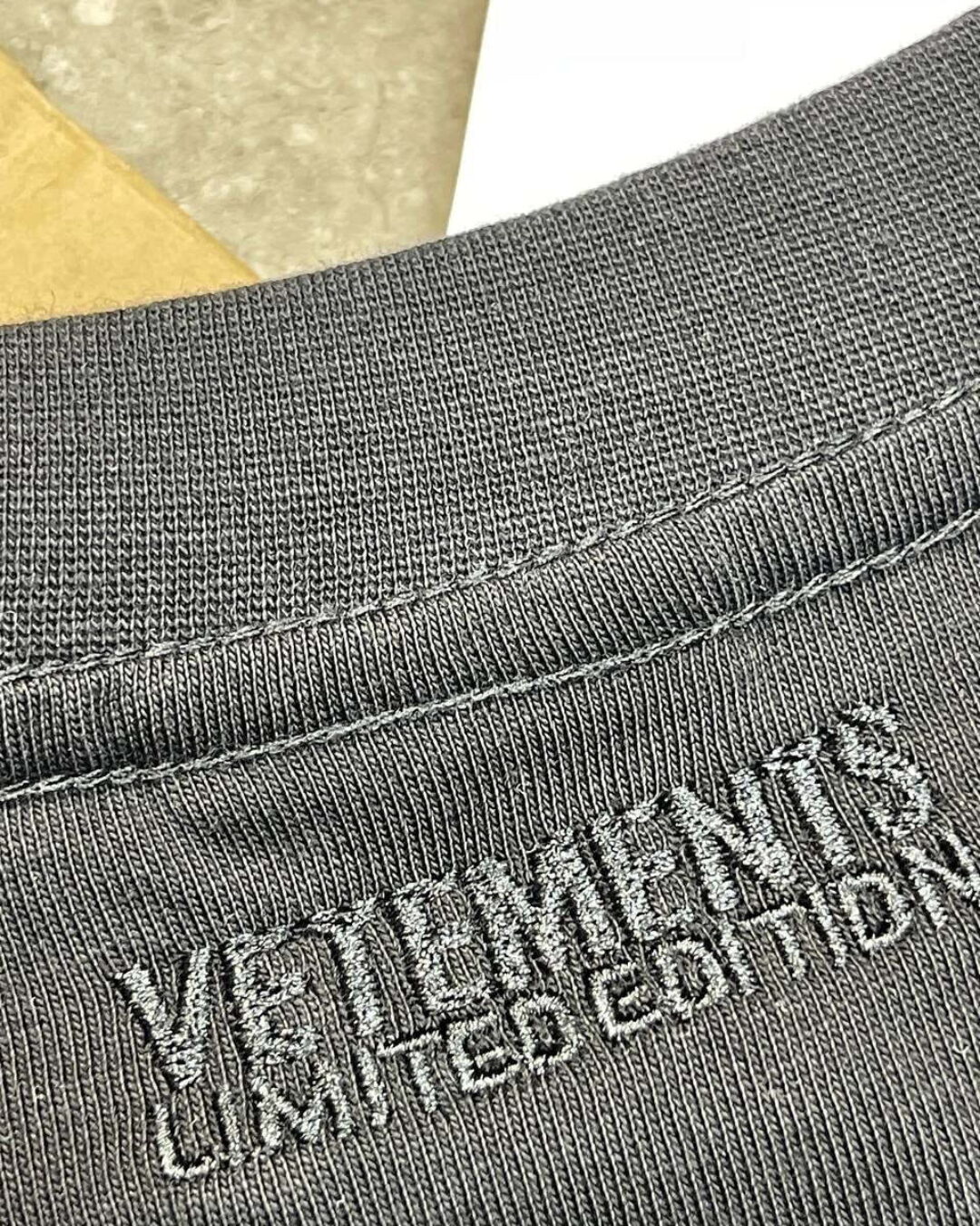 Футболка Vetements Clothing
