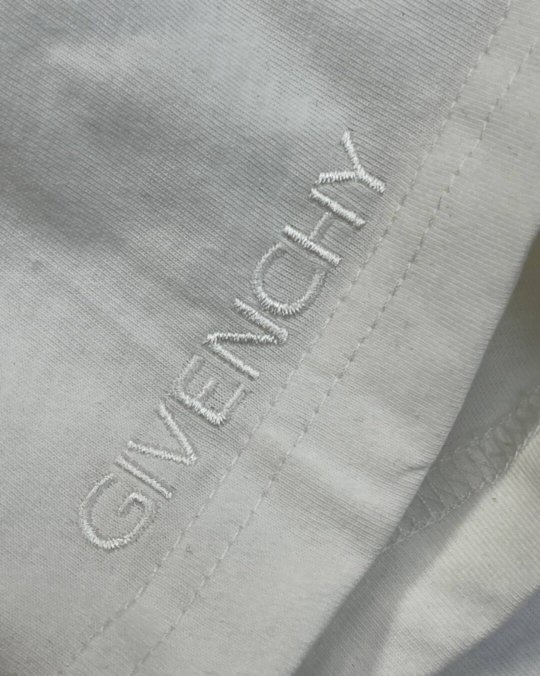 Футболка Givenchy