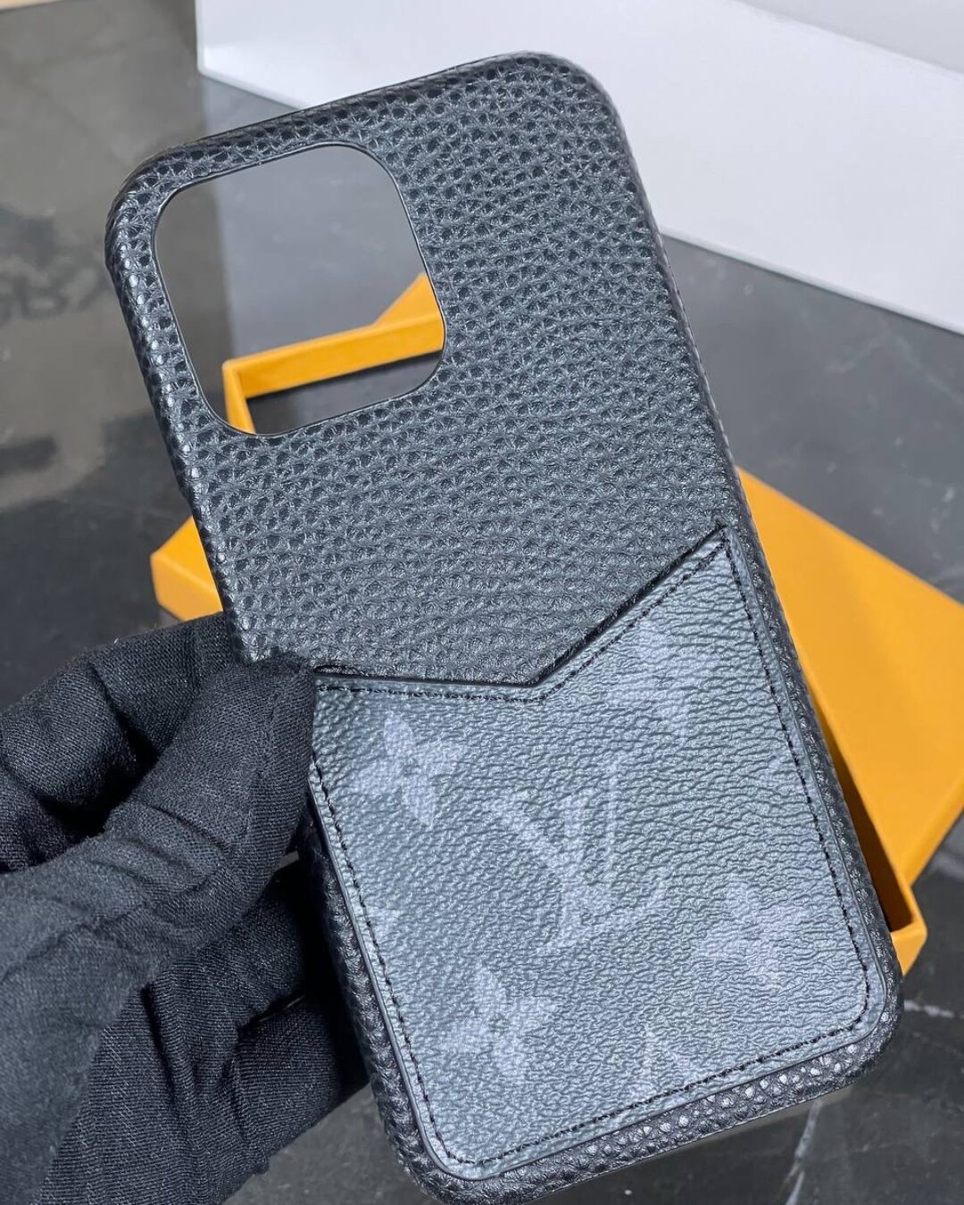 Чехол Louis Vuitton (IPhone 15 Pro Max)