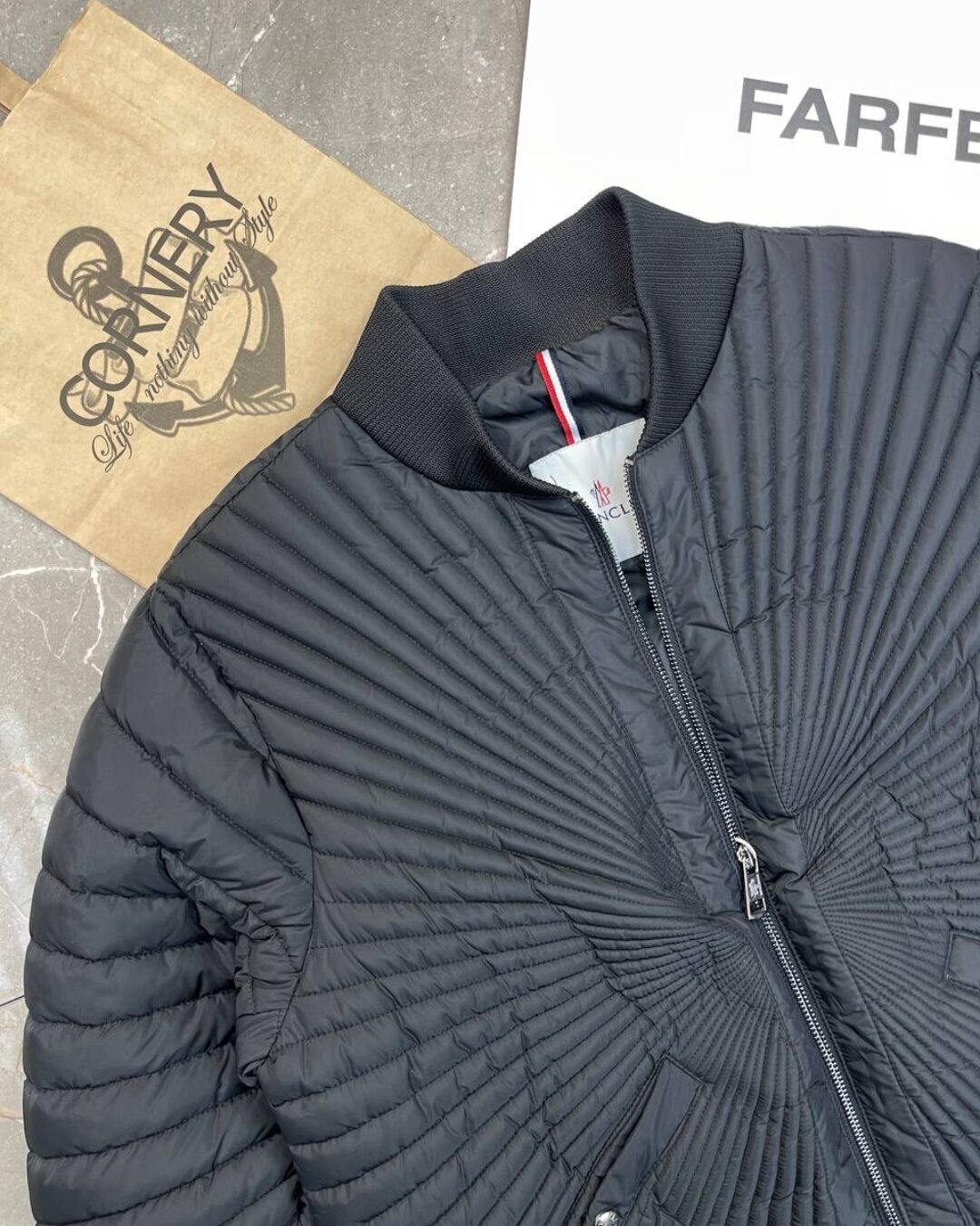 Бомбер Moncler