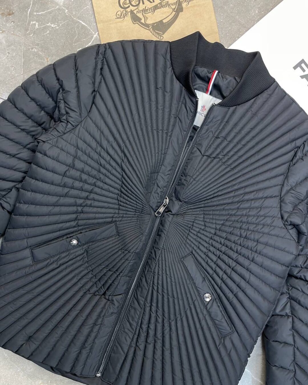 Бомбер Moncler
