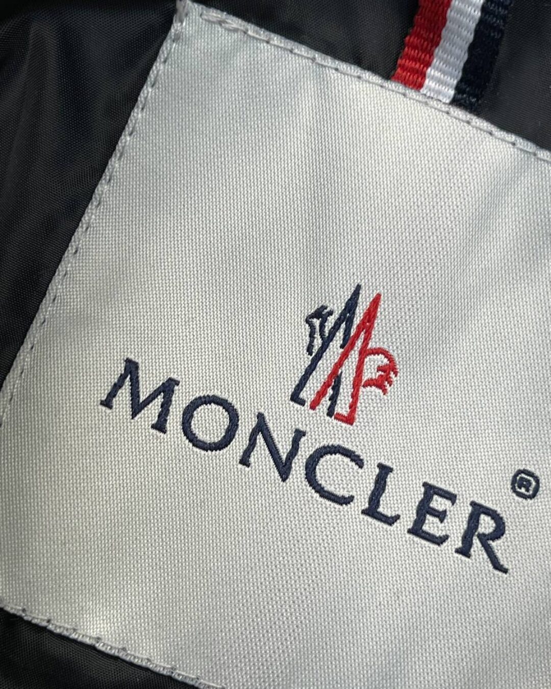 Бомбер Moncler