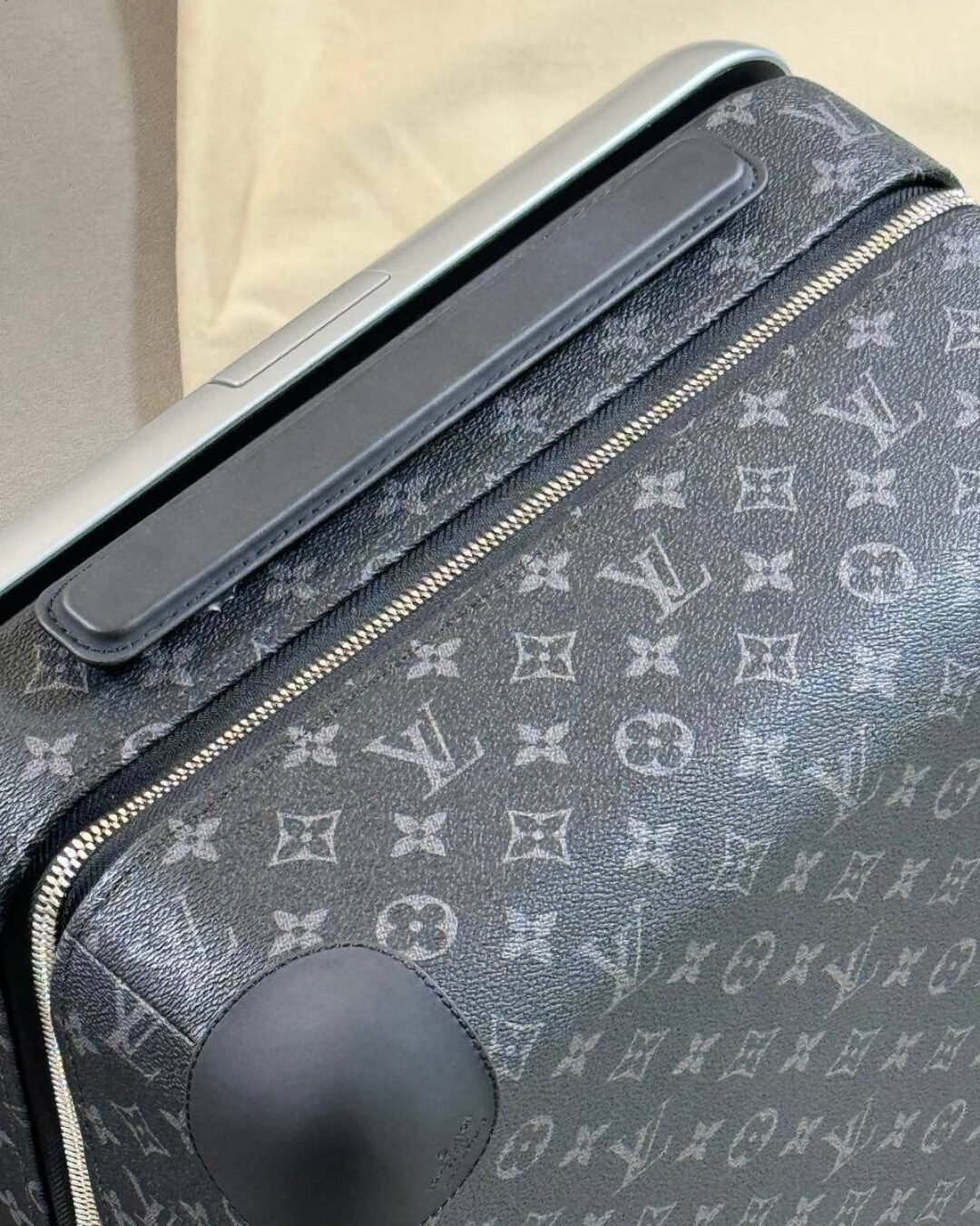 Чемодан Louis Vuitton
