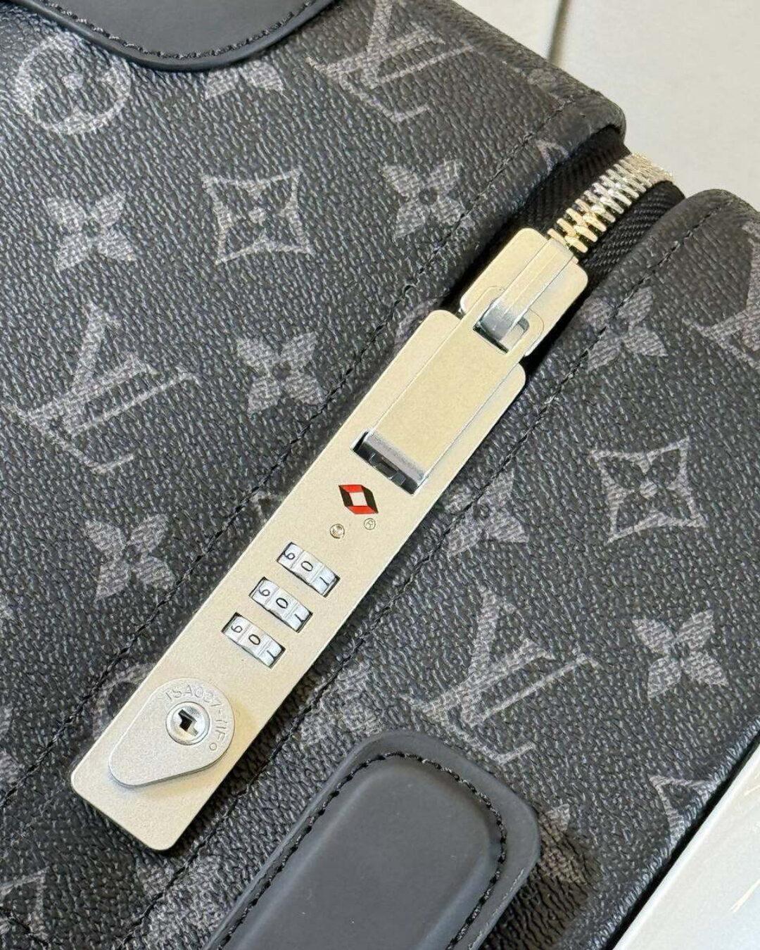 Чемодан Louis Vuitton