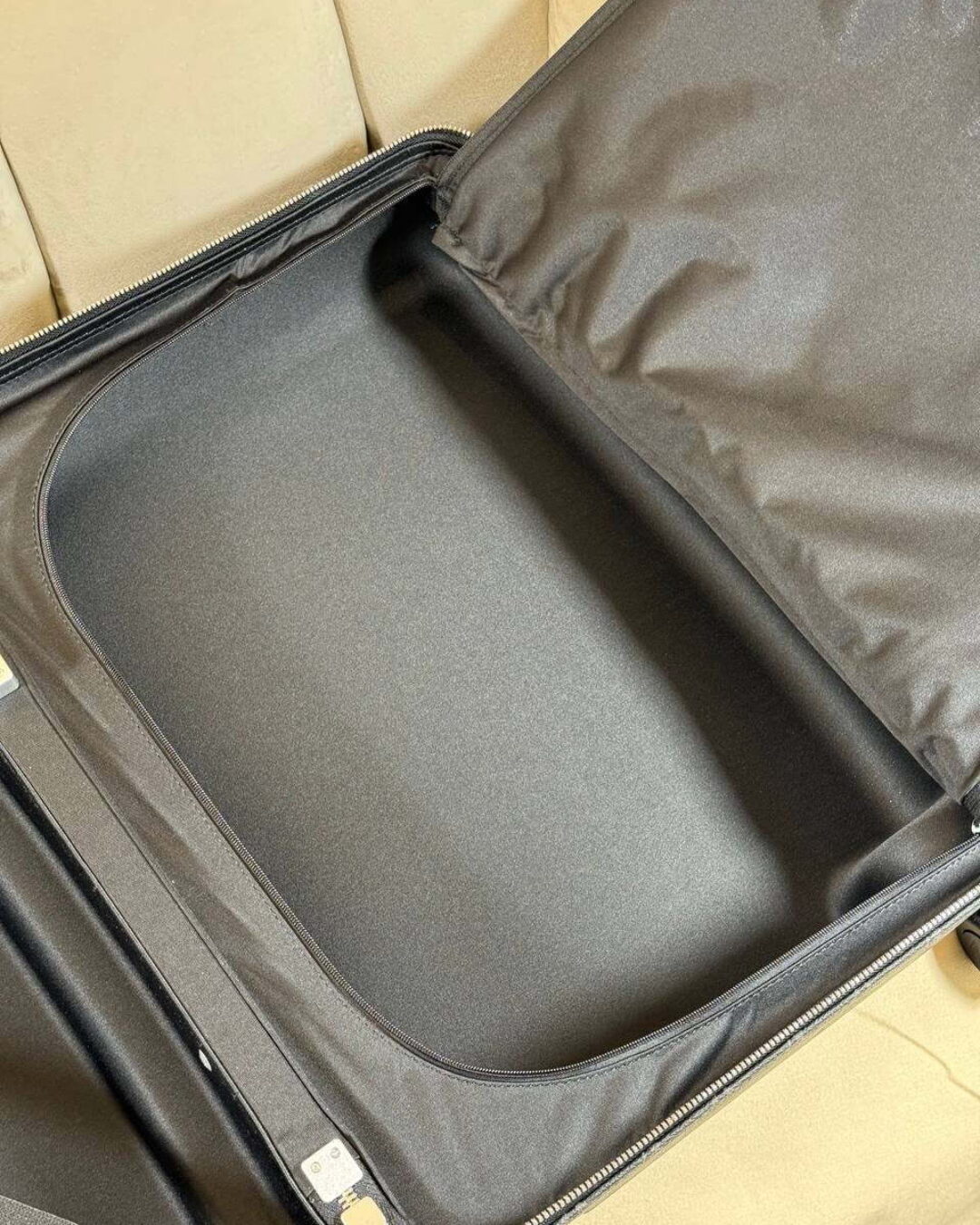 Чемодан Louis Vuitton