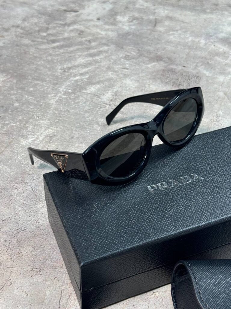 Очки Prada