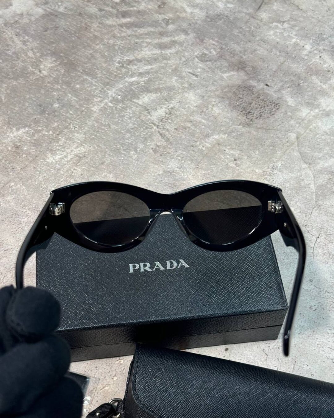 Очки Prada