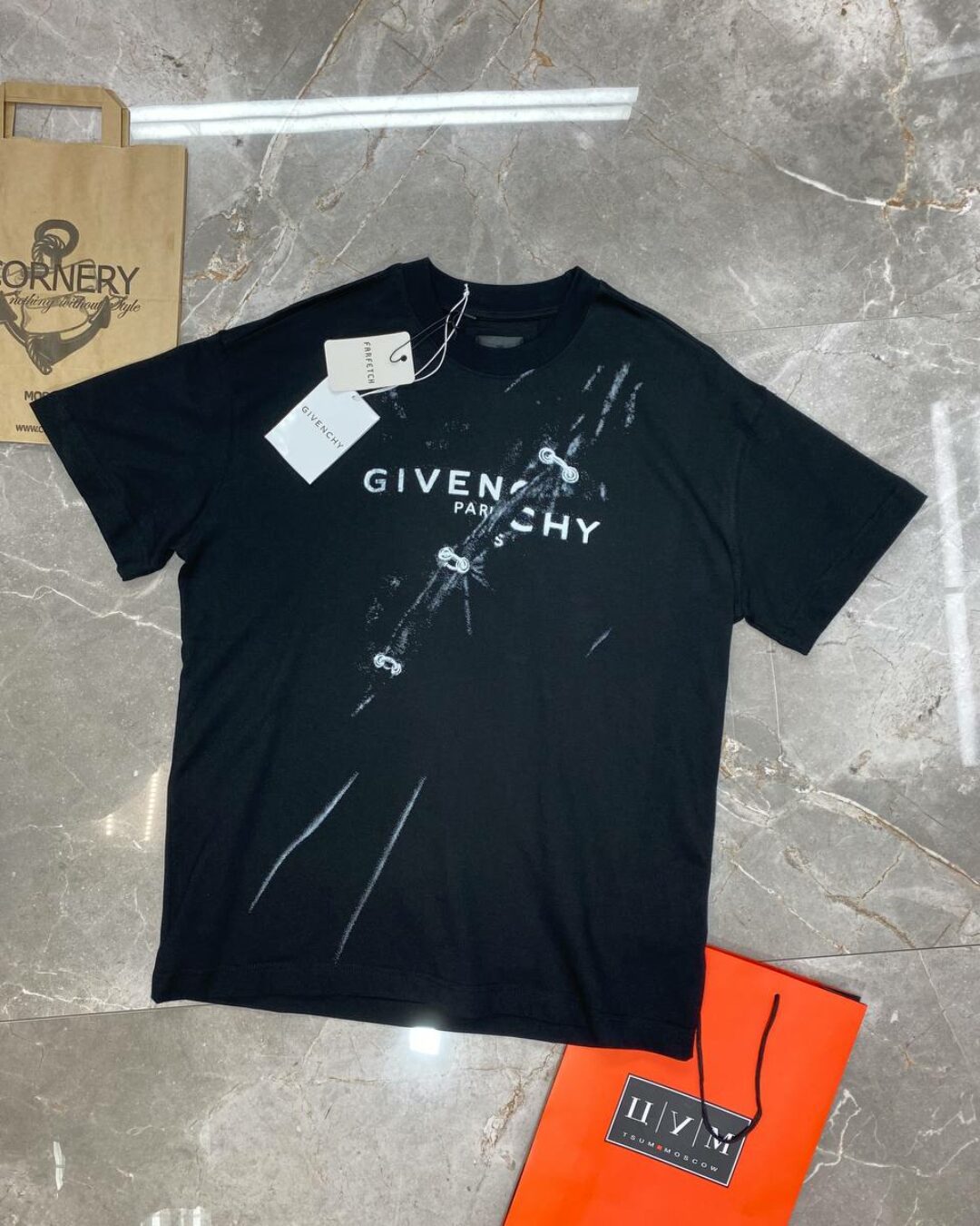 Футболка Givenchy