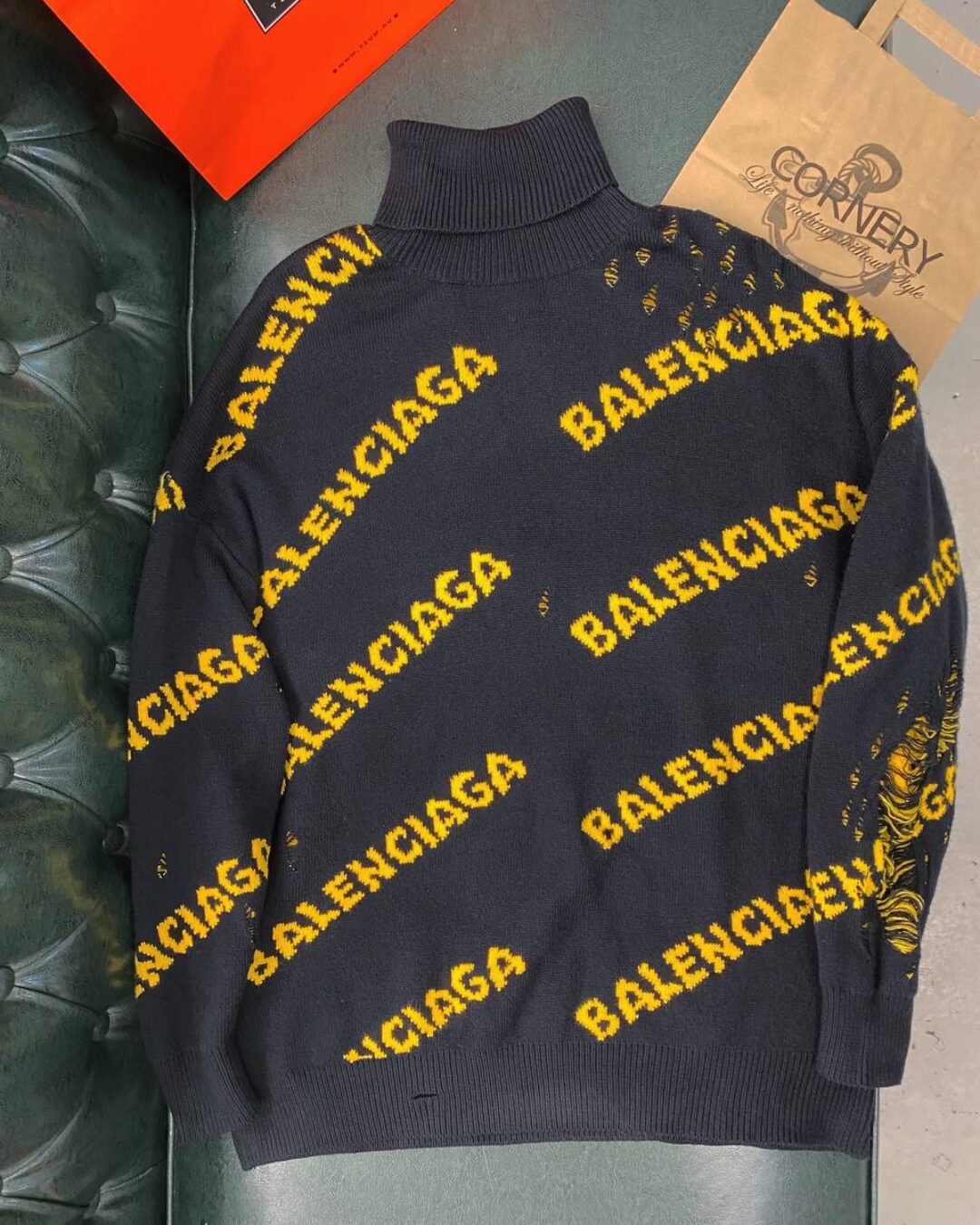 Свитер Balenciaga