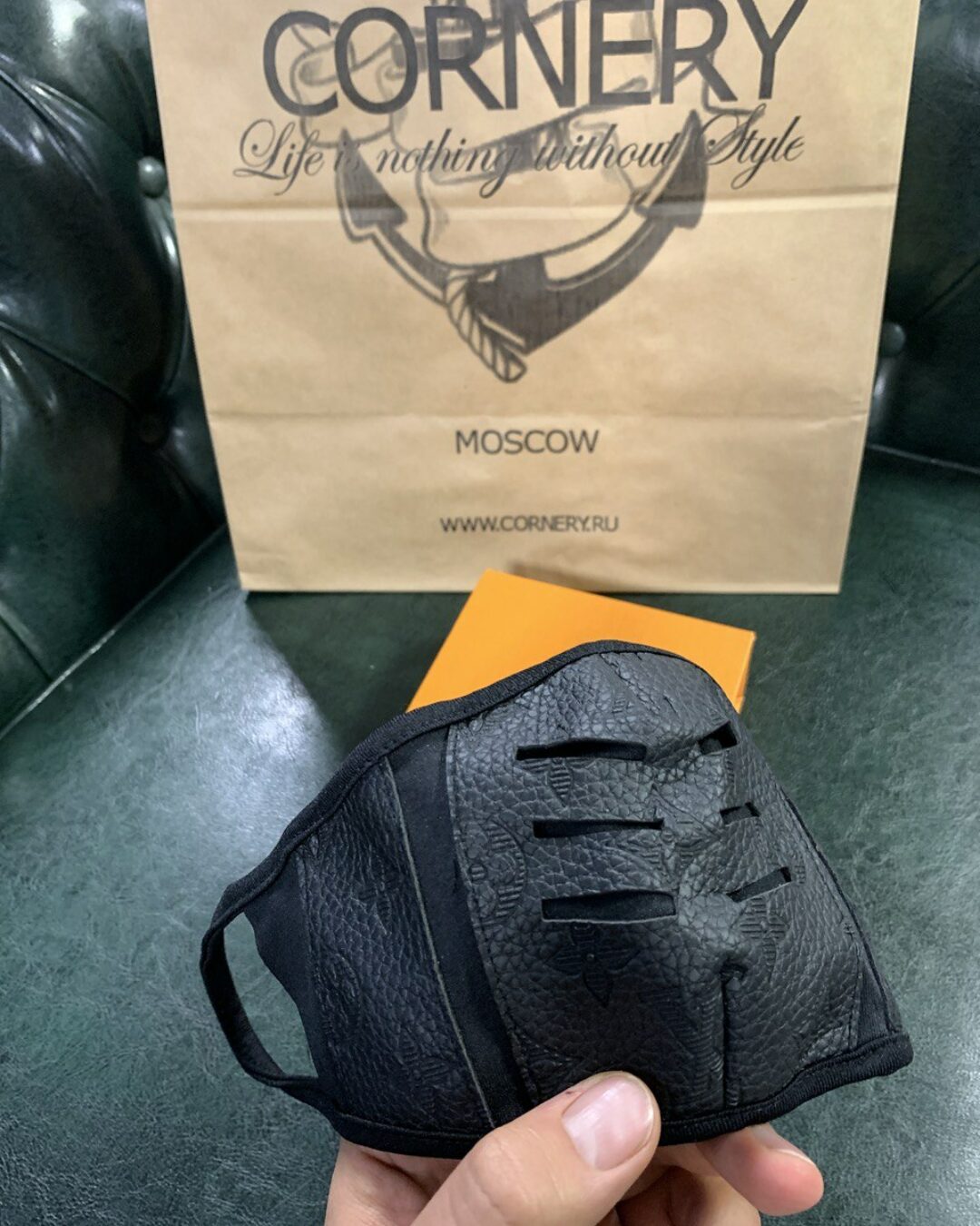 Маска Louis Vuitton