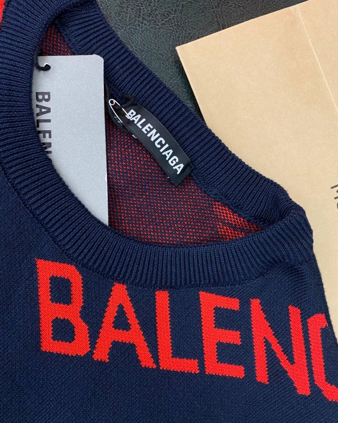Свитер Balenciaga — фото 2