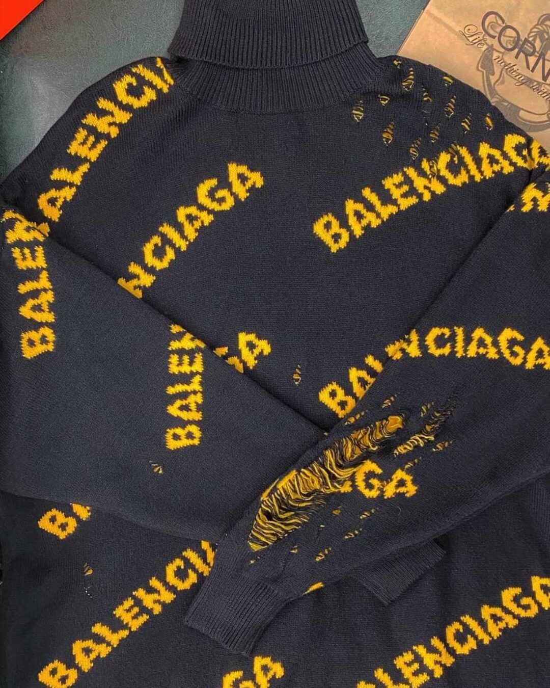 Свитер Balenciaga — фото 2