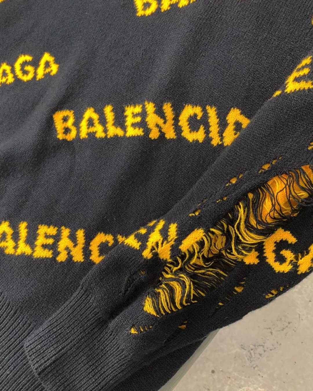 Свитер Balenciaga — фото 4
