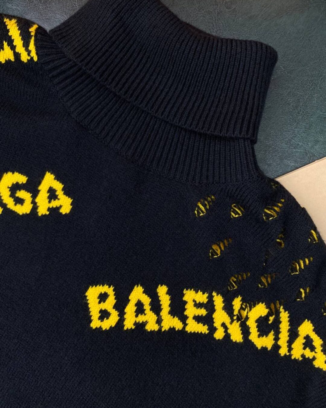 Свитер Balenciaga — фото 3