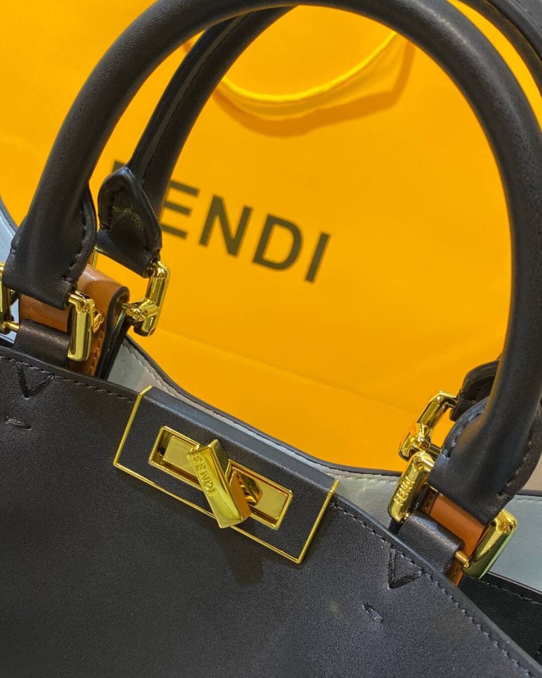 Сумка Fendi Peekaboo