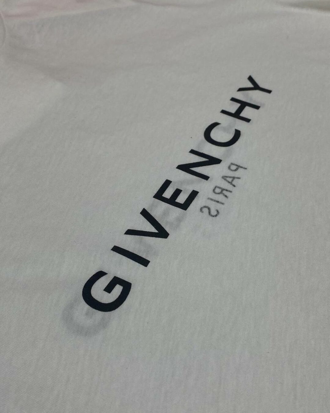 Футболка Givenchy