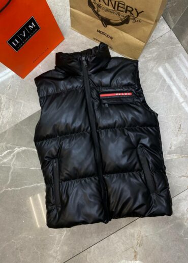 Жилет Prada