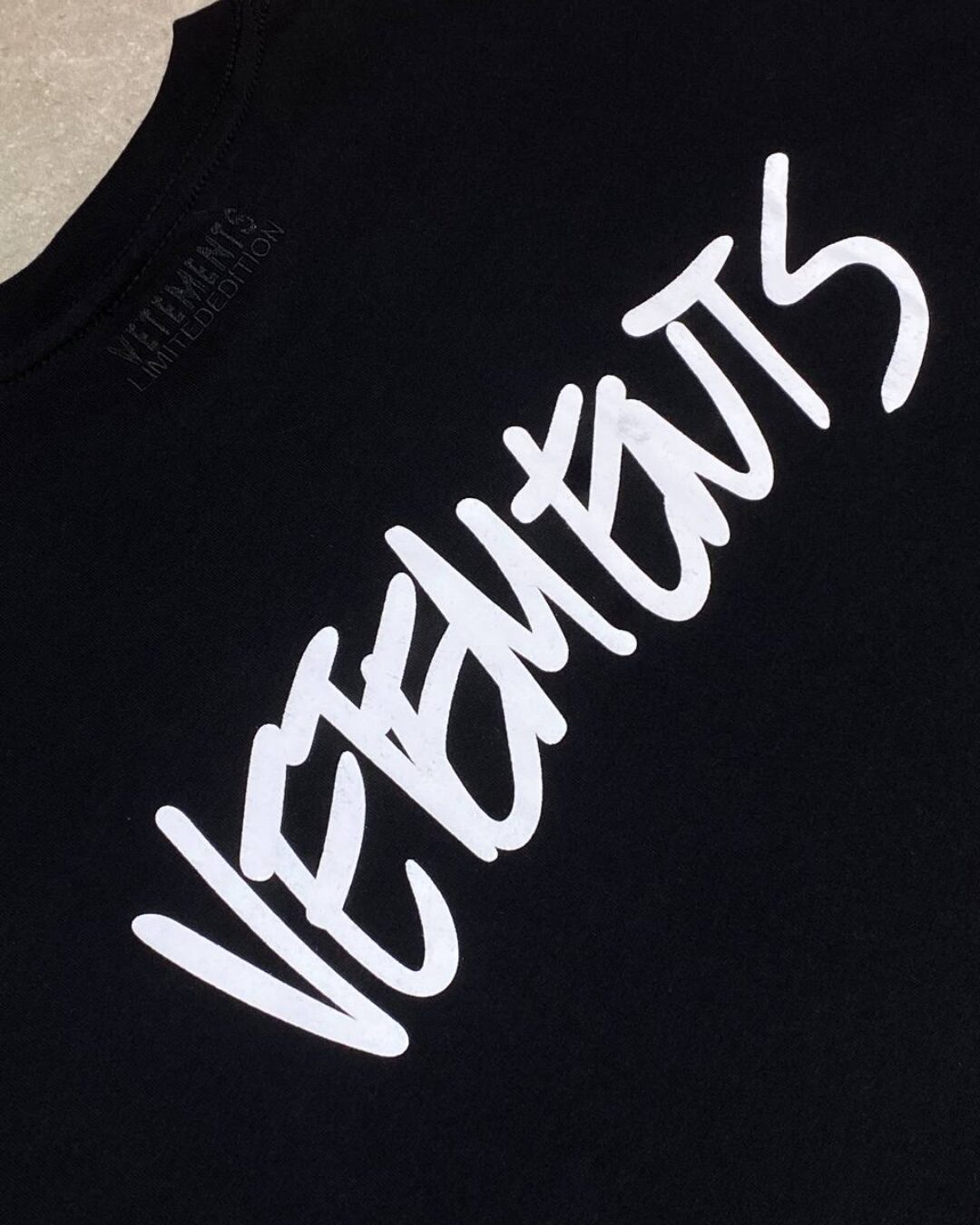 Футболка Vetements Italic Logo — фото 9