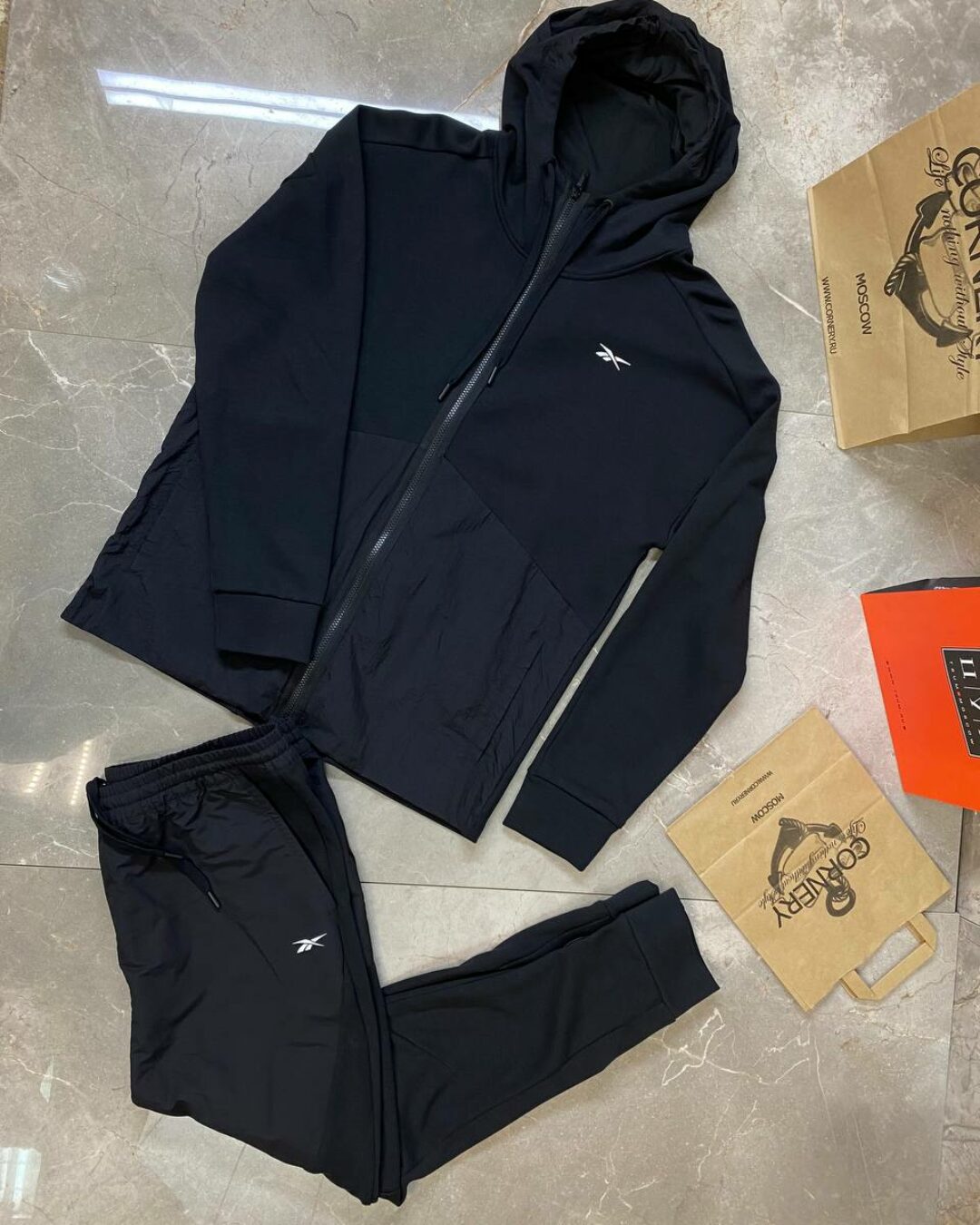 Спортивный костюм Reebok