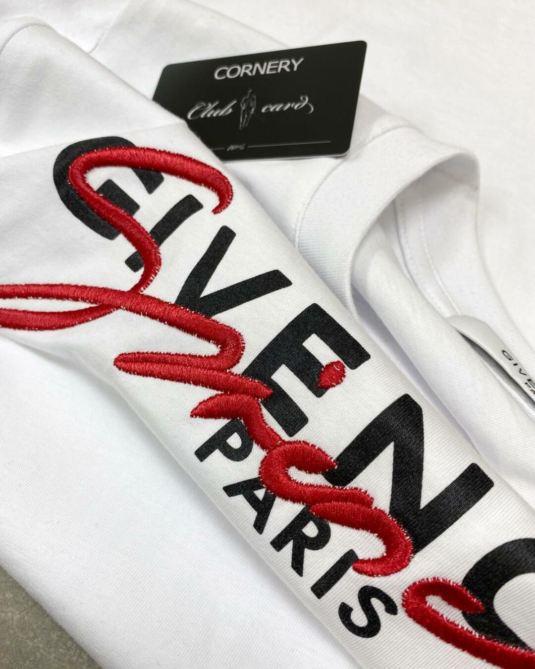 Футболка Givenchy