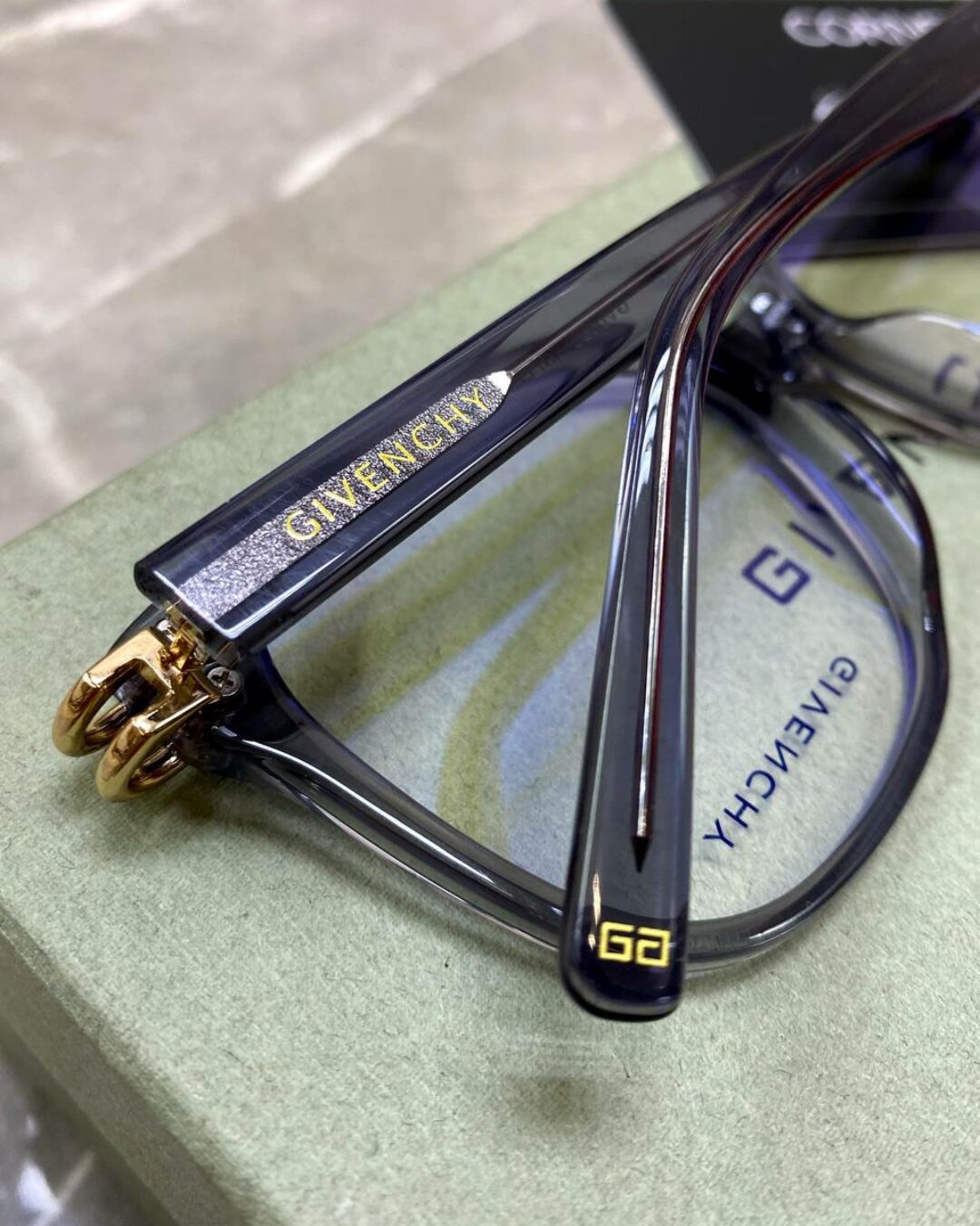 Оправа Givenchy