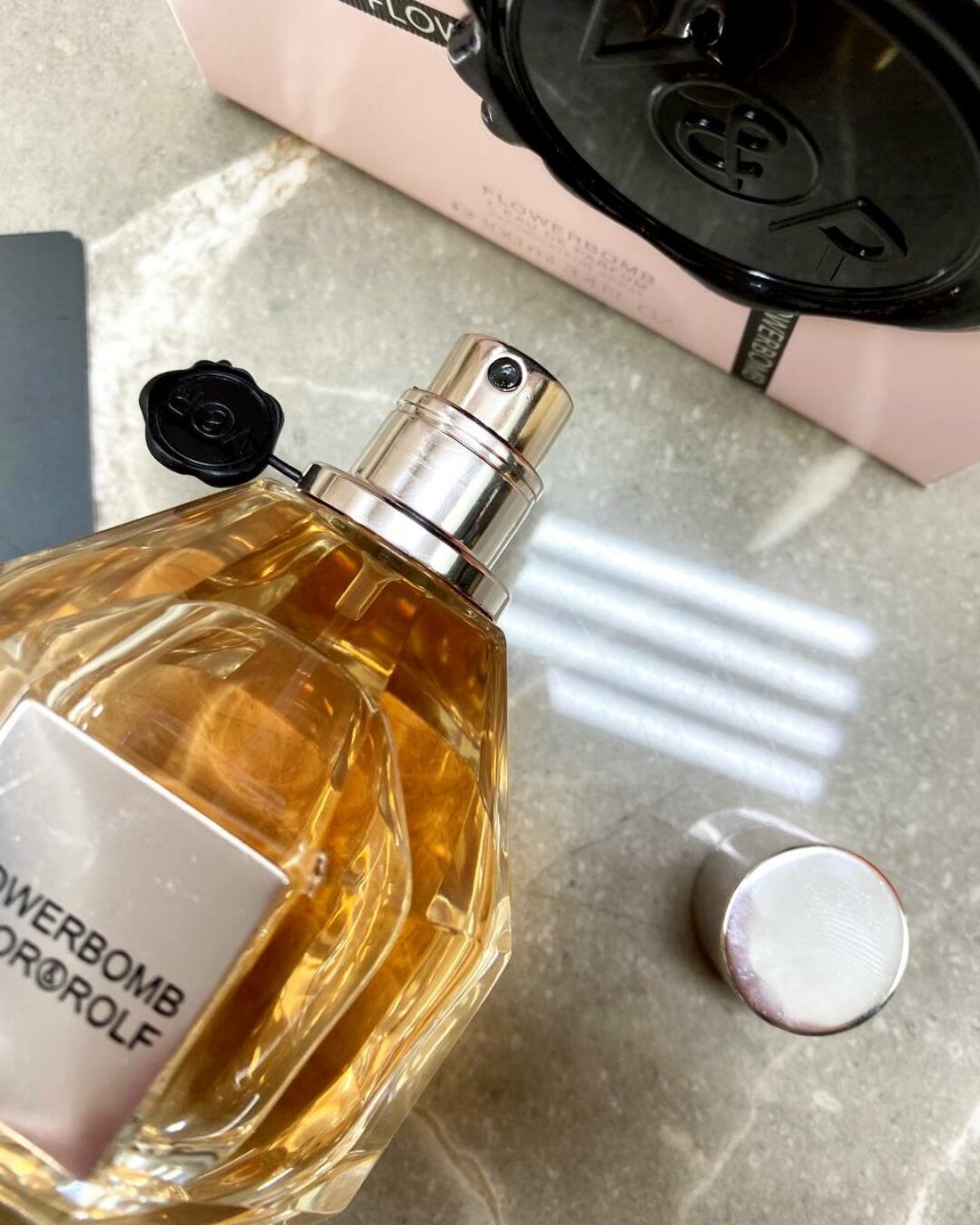 Парфюм Viktor Rolf Flowerbomb