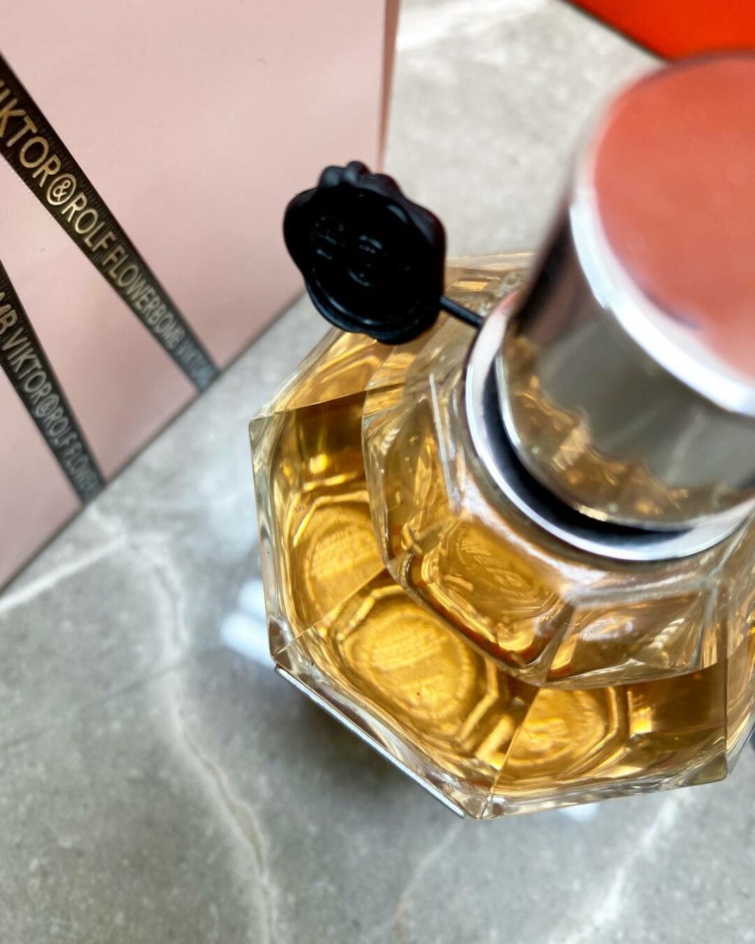 Парфюм Viktor Rolf Flowerbomb