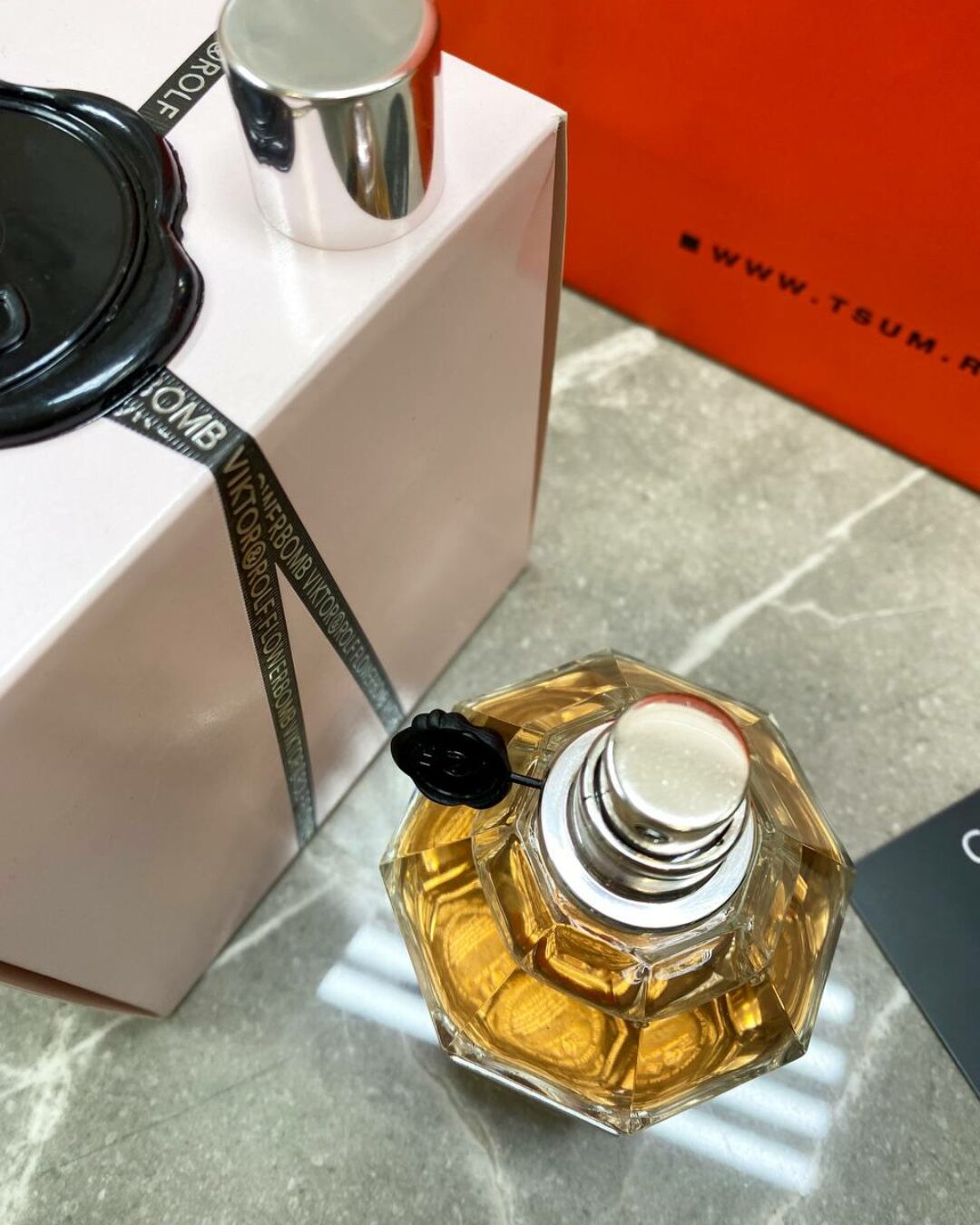 Парфюм Viktor Rolf Flowerbomb