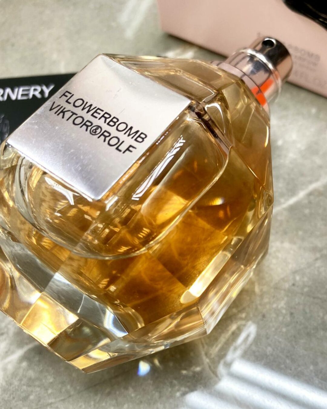 Парфюм Viktor Rolf Flowerbomb