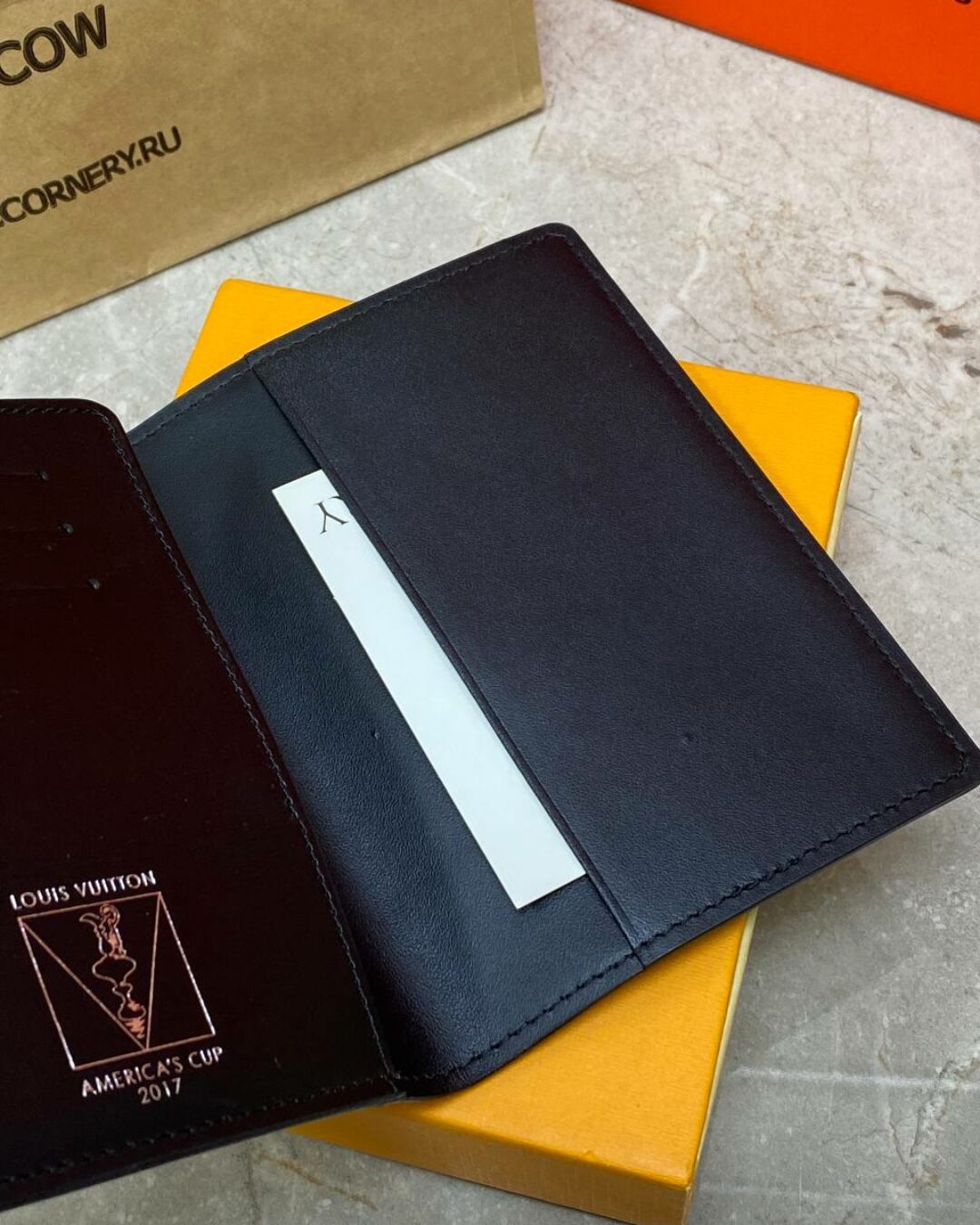 Обложка для паспорта Louis Vuitton