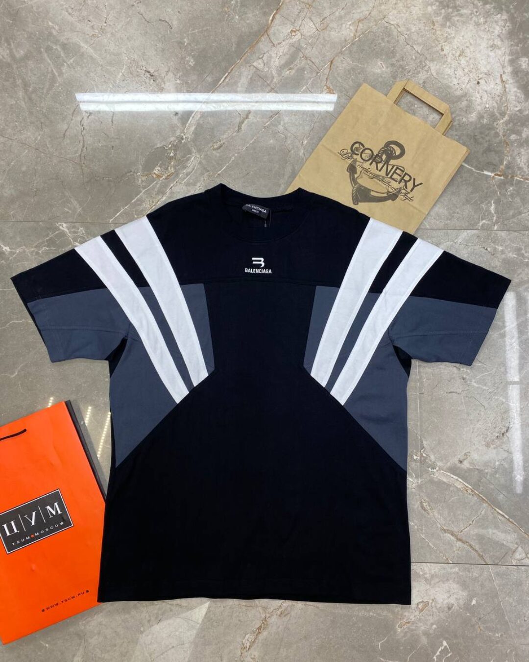Футболка Balenciaga