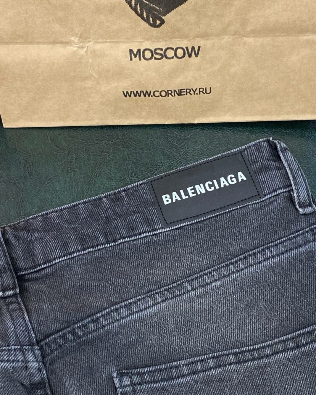 Джинсы Balenciaga