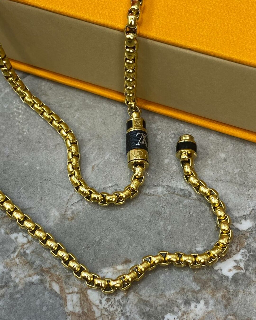 Комплект Louis Vuitton (браслет, цепочка)