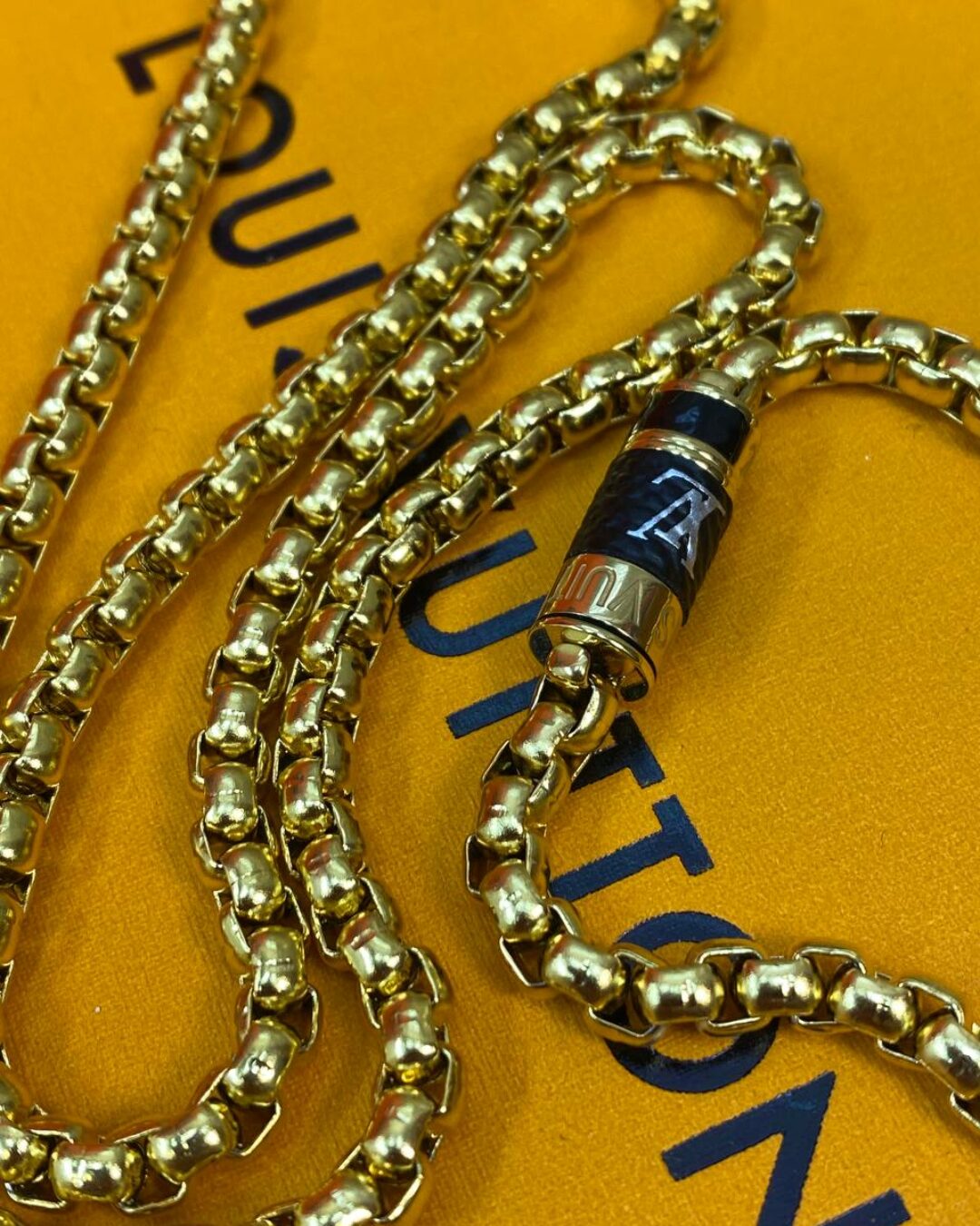 Комплект Louis Vuitton (браслет, цепочка)