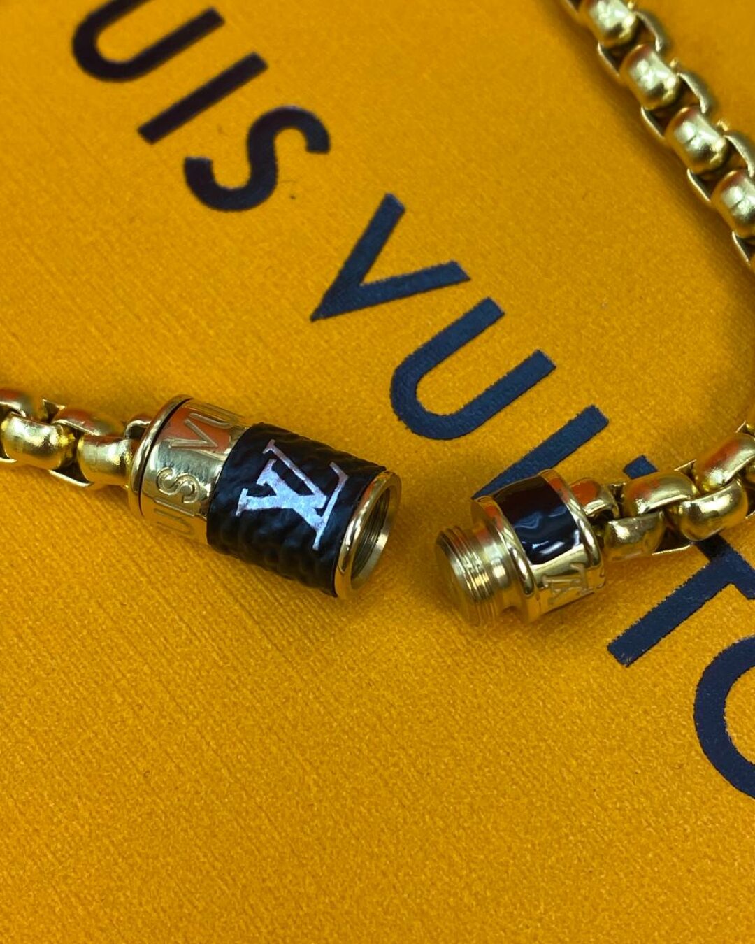 Комплект Louis Vuitton (браслет, цепочка)