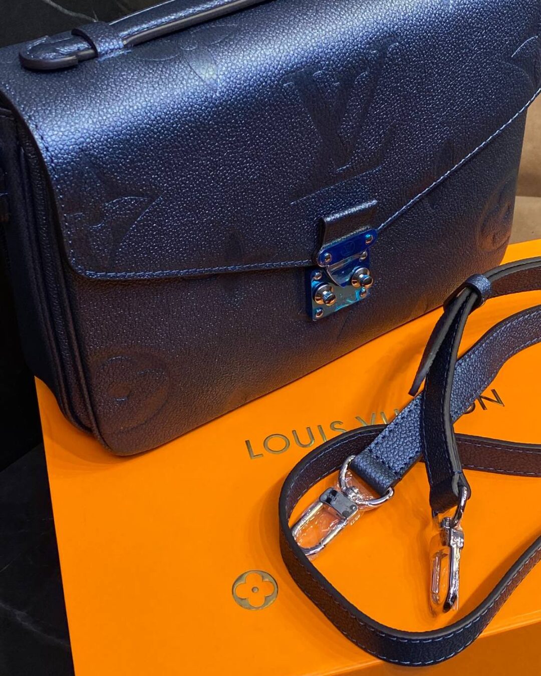 Сумка Louis Vuitton Pochette