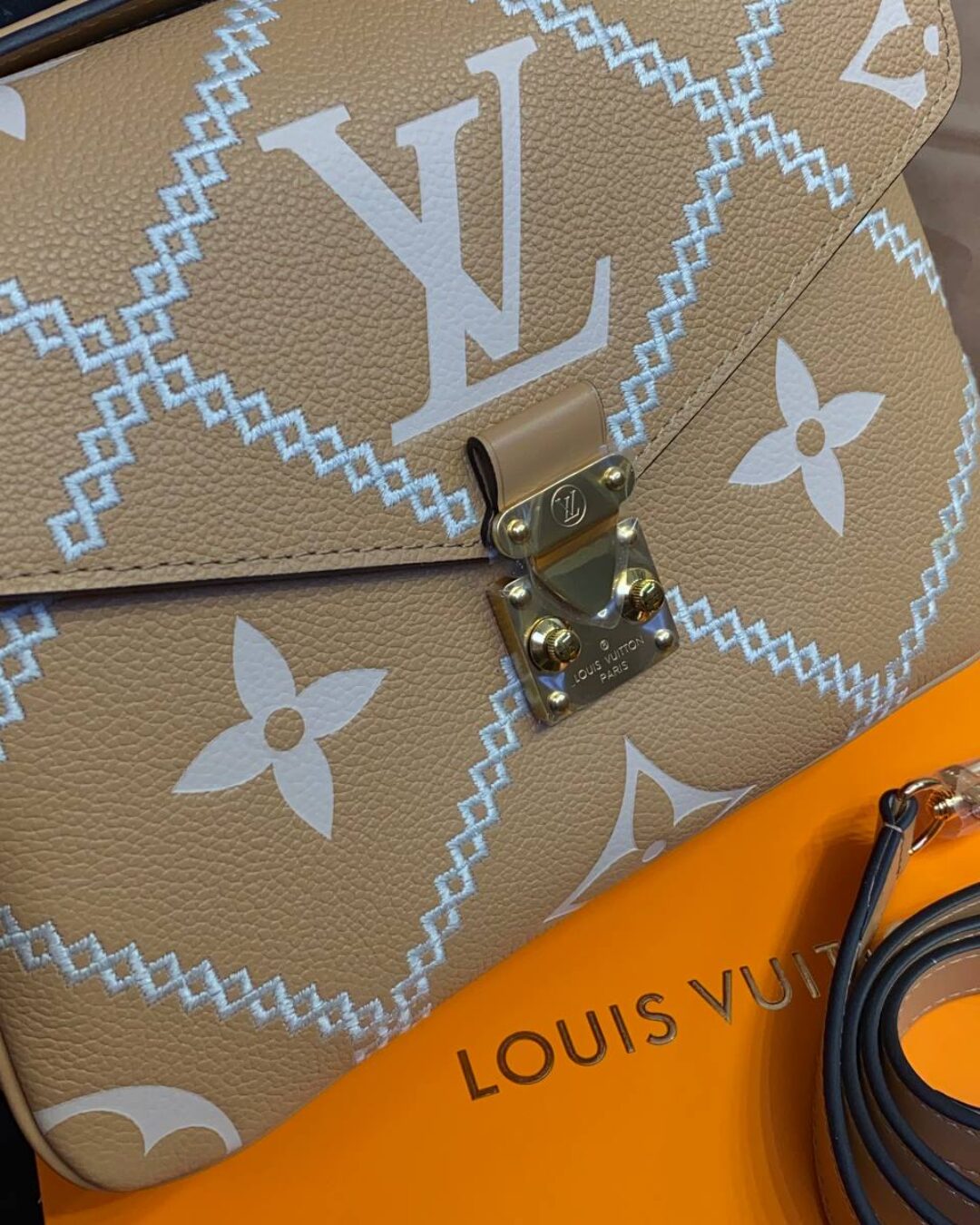 Сумка Louis Vuitton Pochette Metis