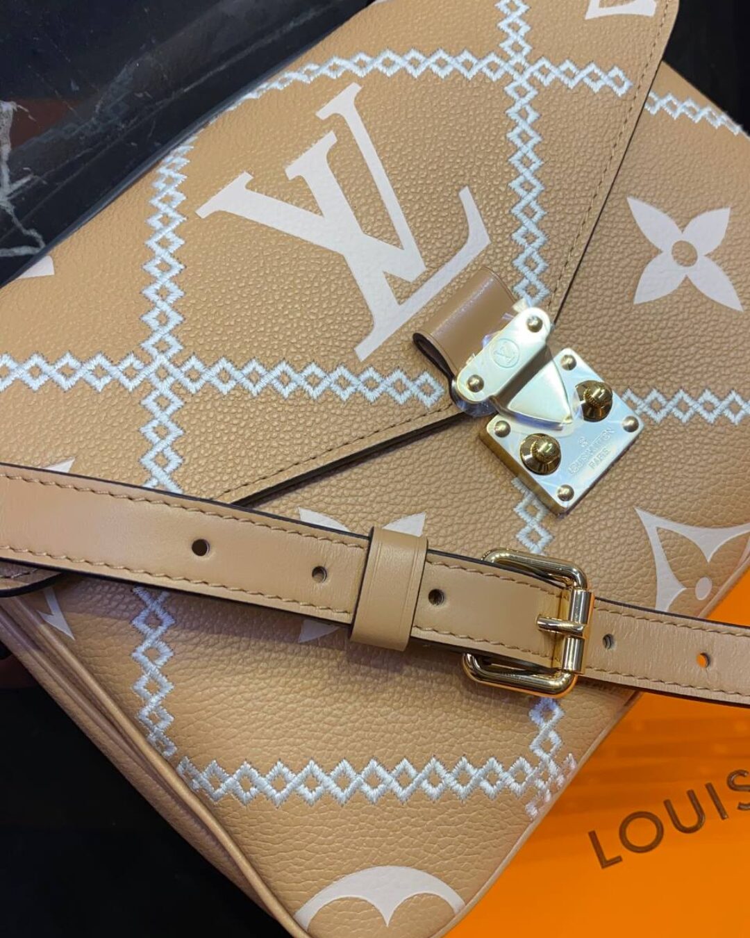 Сумка Louis Vuitton Pochette Metis