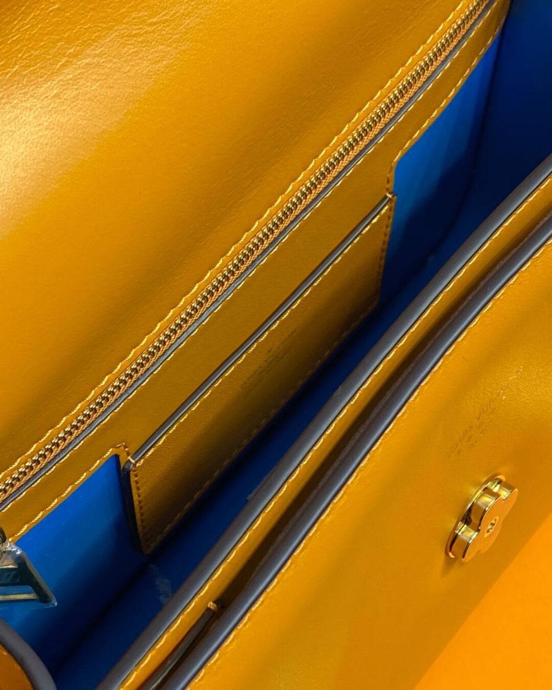 Сумка Louis Vuitton Pont 9 Soft MM