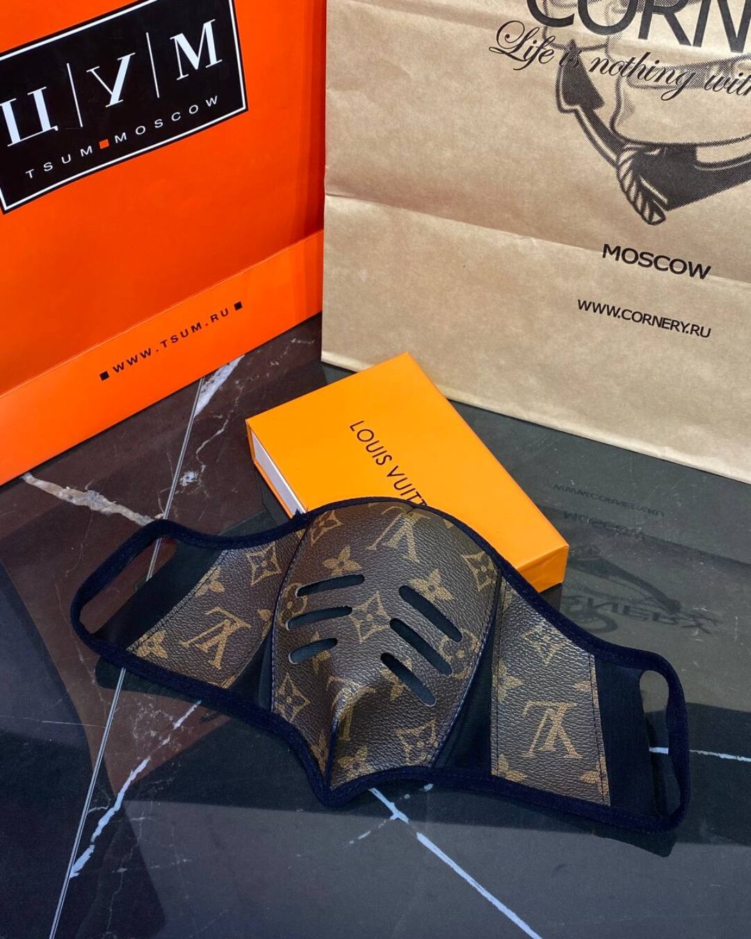 Маска Louis Vuitton