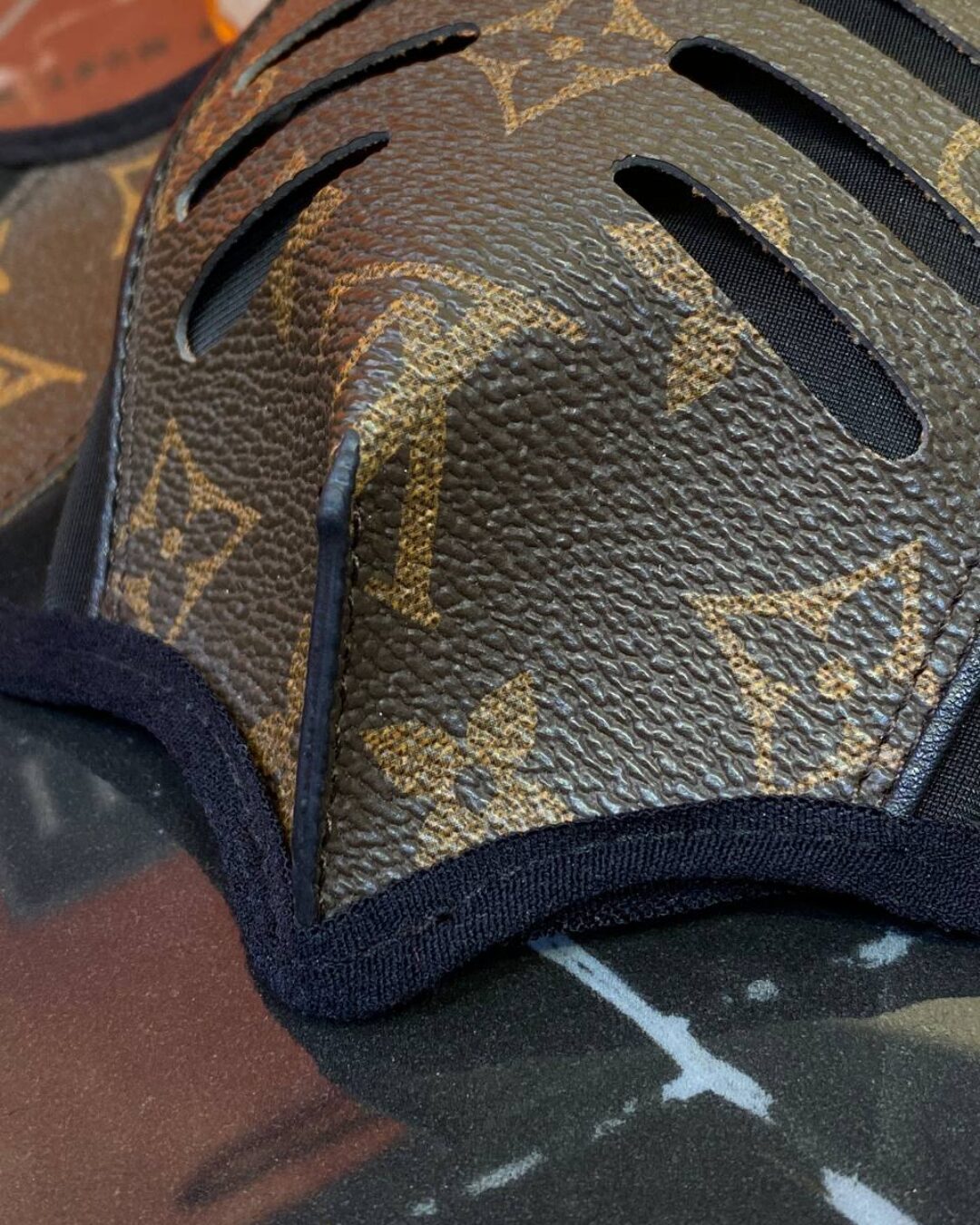Маска Louis Vuitton