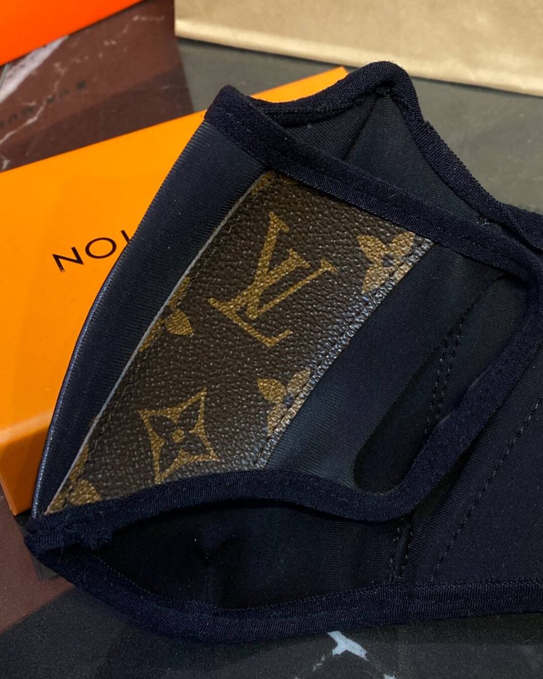 Маска Louis Vuitton
